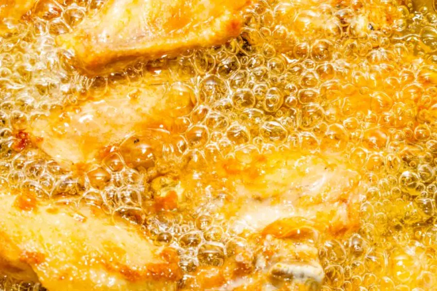 Olio di frittura: riutilizzarlo è dannoso per la salute
