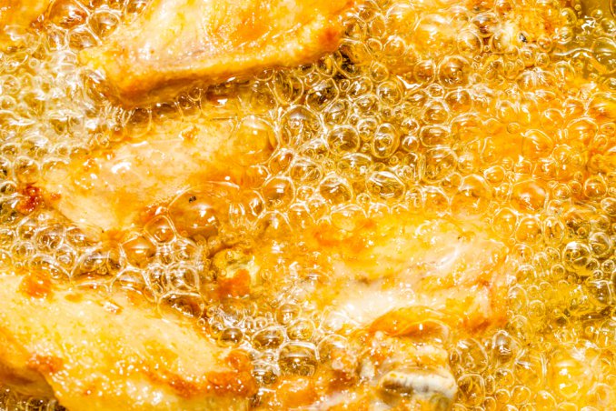 Olio di frittura: riutilizzarlo è dannoso per la salute