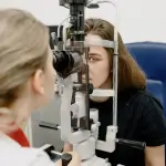 Microchirurgia oculare e prevenzione: come la tecnologia aiuta a proteggere la salute degli occhi